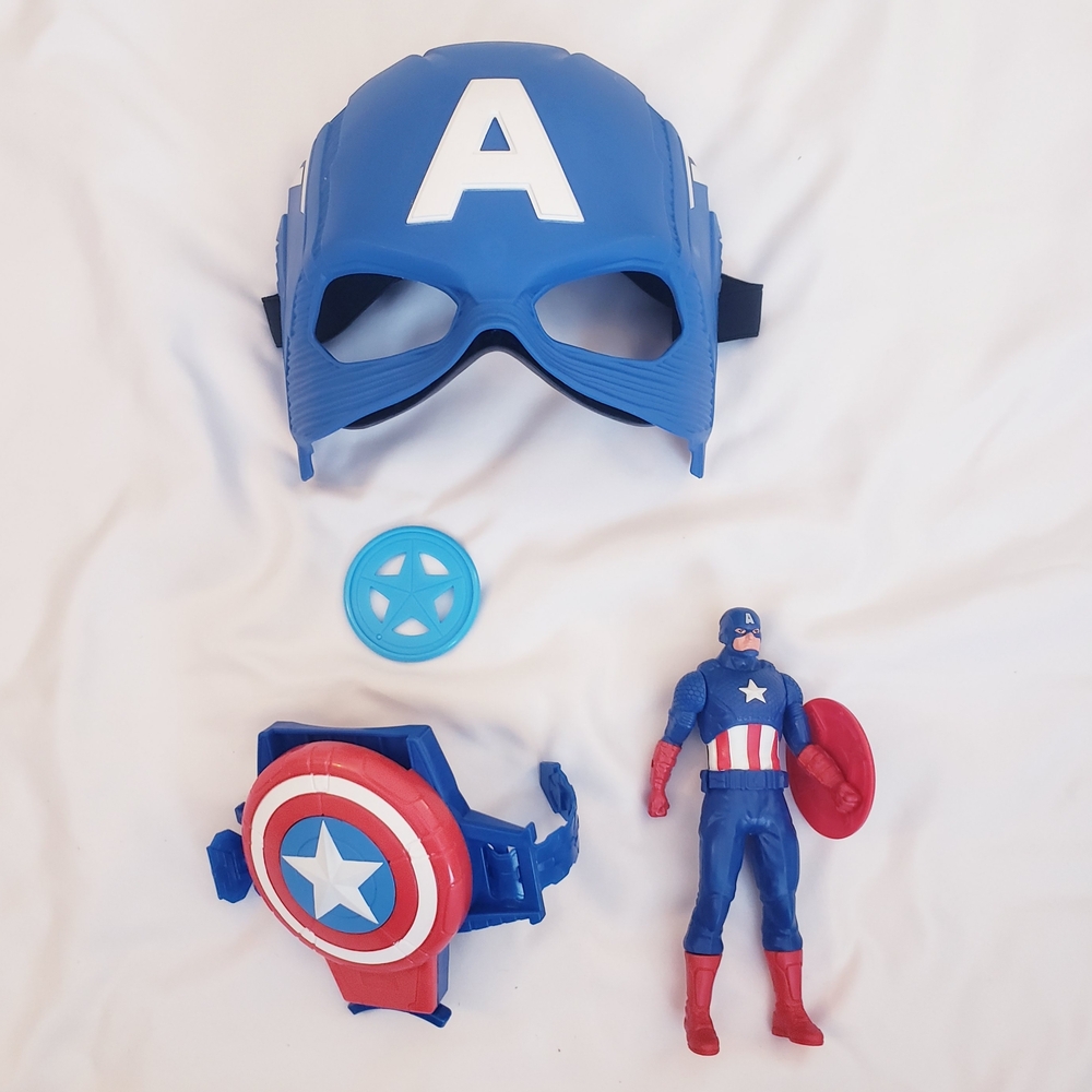 Hasbro Captain America Action Figure Set  With Mask And Blaster